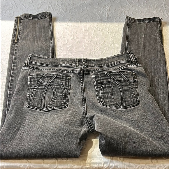 White House Black Market Charcoal Skinny Jeans. - Picture 7 of 13